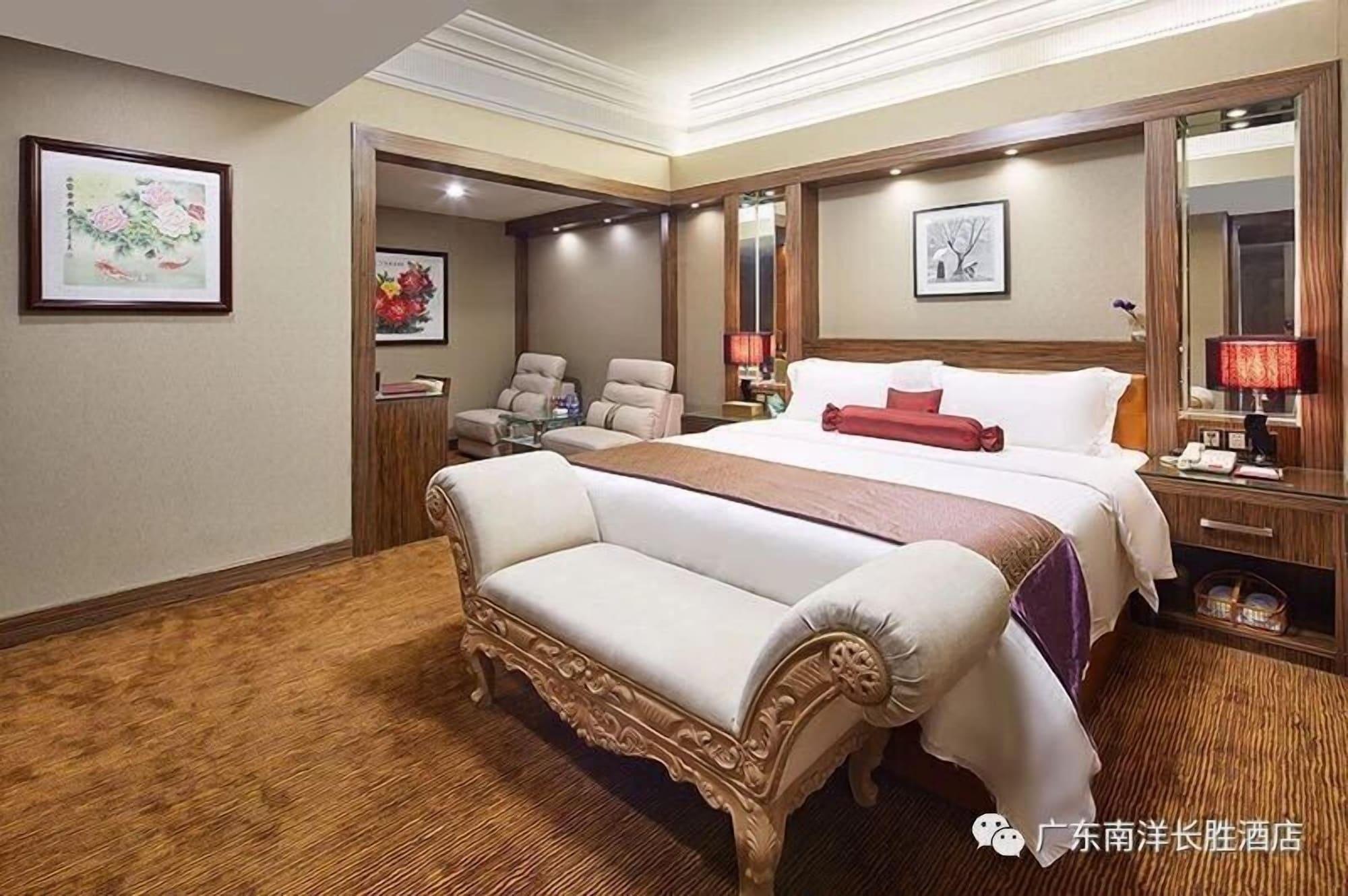 Nanyang King'S Gate Hotel--Free Shuttle Service To Canton Fair Esterno foto